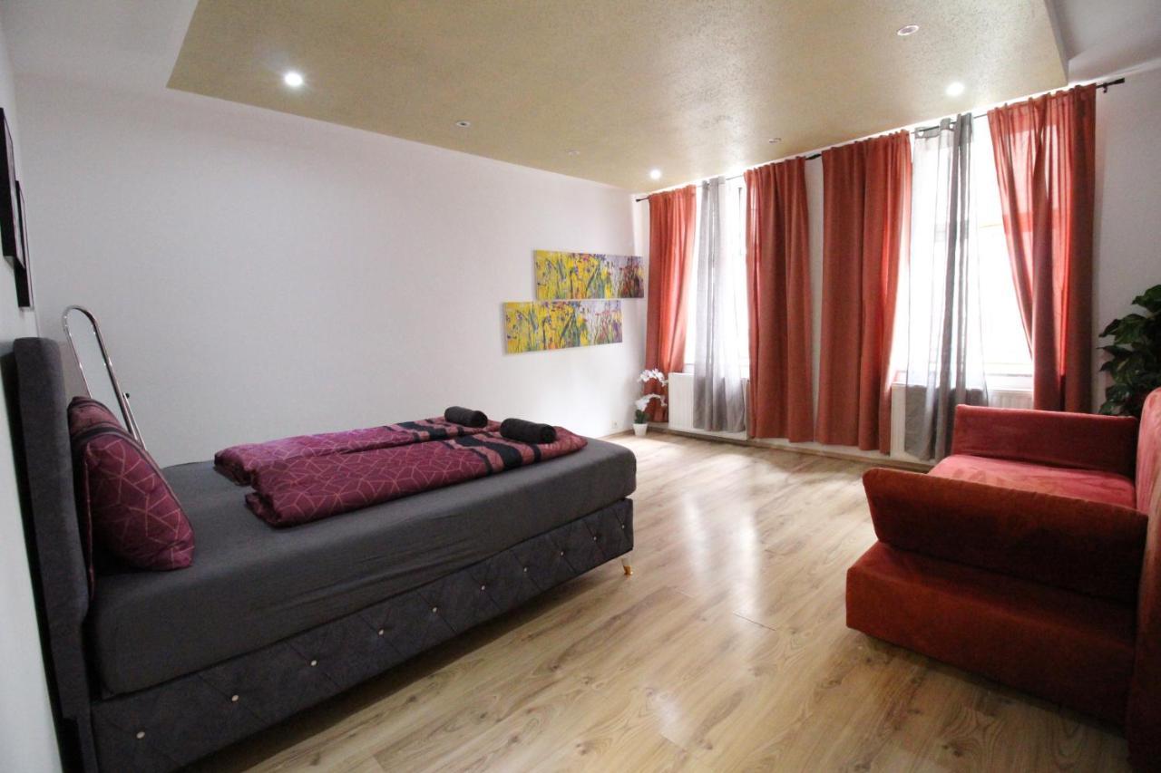 Private Triple Bedroom Rf1 เวียนนา ภายนอก รูปภาพ